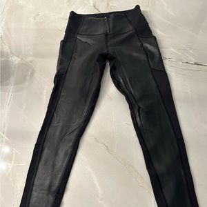 Athleta Salutation stash leather 7/8 tights